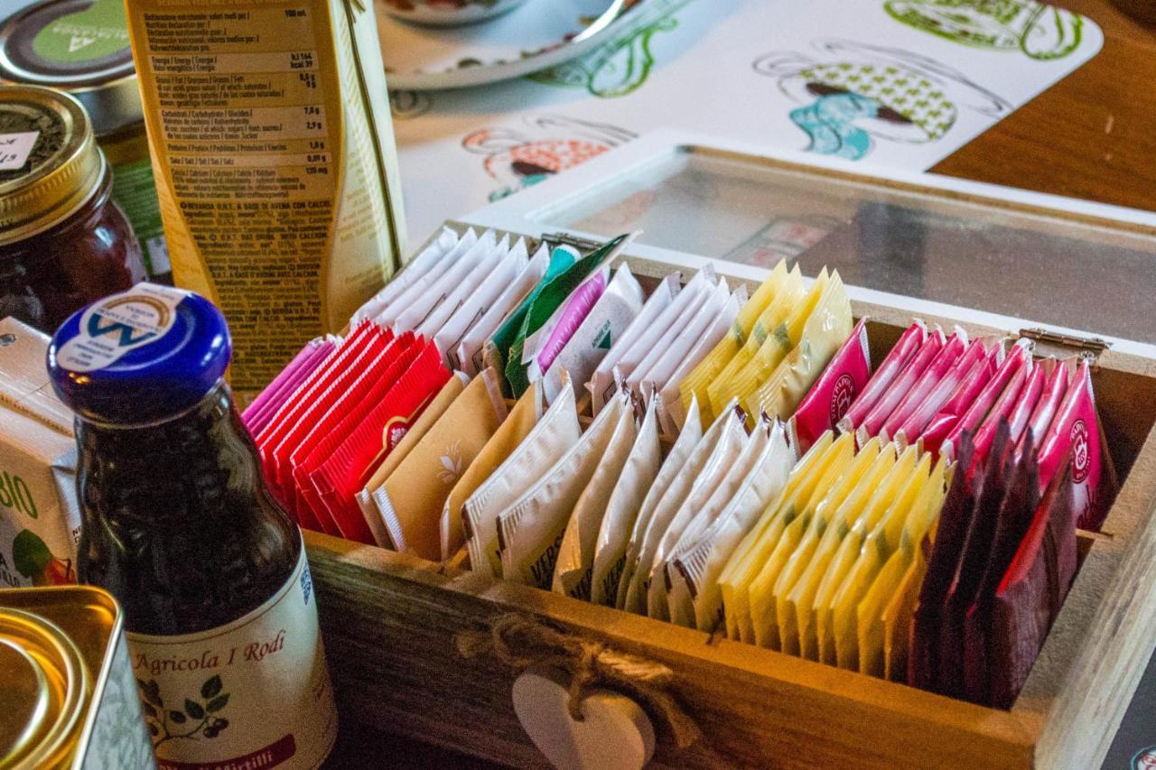 Antiche Vie B&B Serramazzoni Eksteriør billede